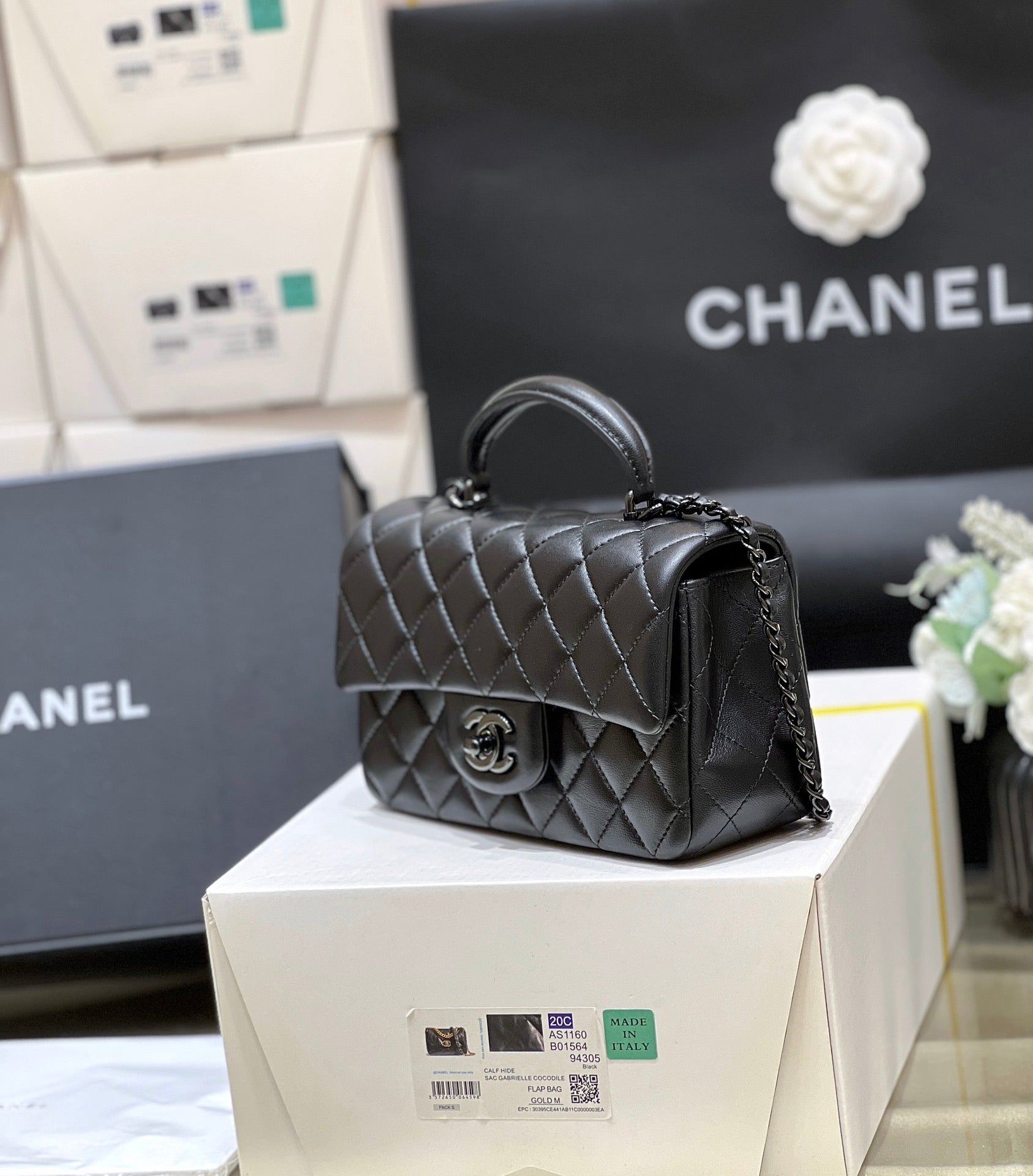 25C MINI FLAP BAG TOP HANDLE 20CM BLACK LAMBSKIN BLACK HARDWARE