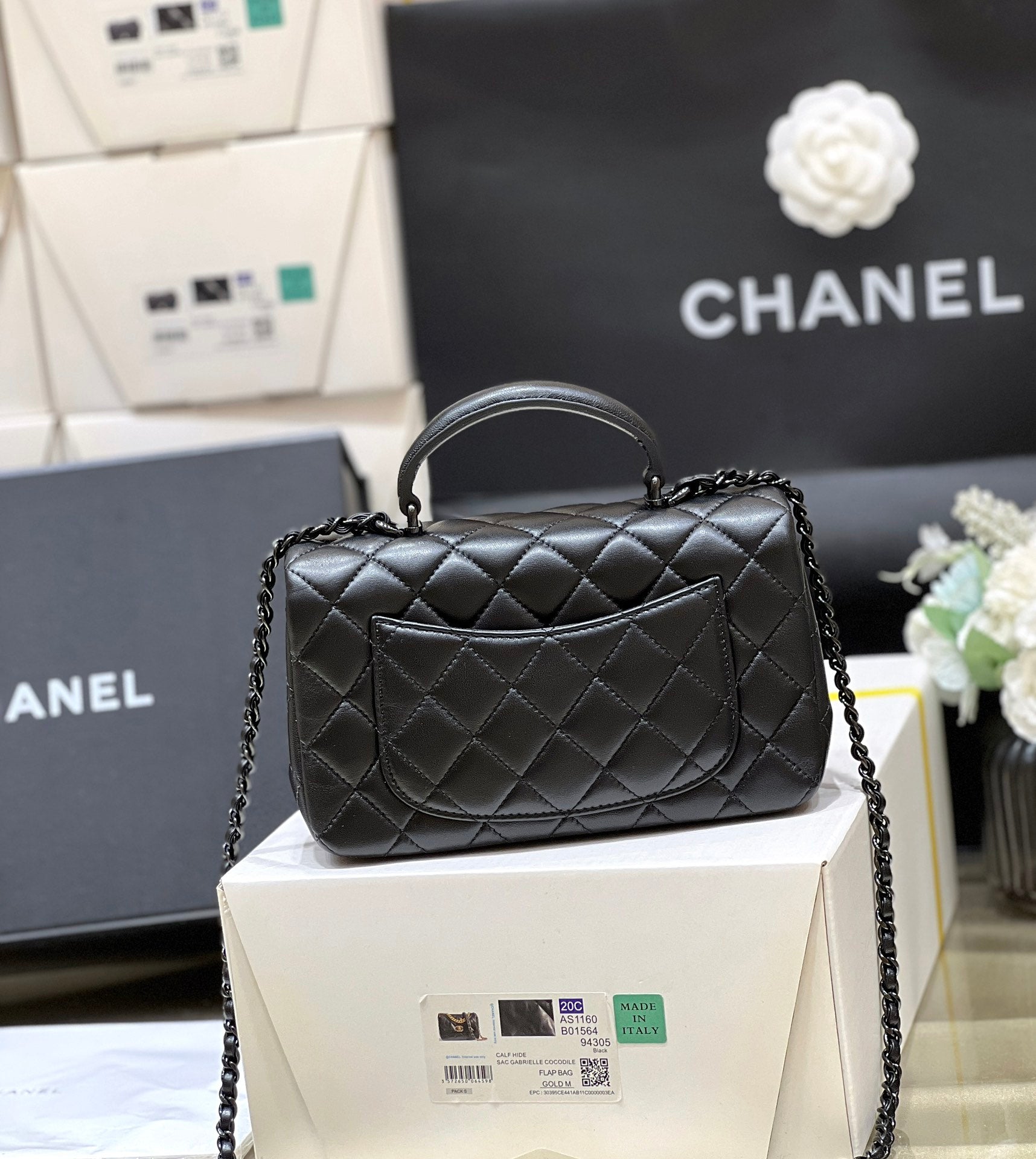 25C MINI FLAP BAG TOP HANDLE 20CM BLACK LAMBSKIN BLACK HARDWARE