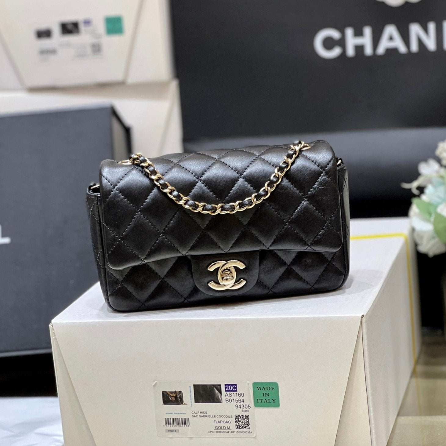 CC 24K MINI SAC À RABAT 18CM CUIR D'AGNEAU NOIR QUINCAILLERIE ARGENTÉE