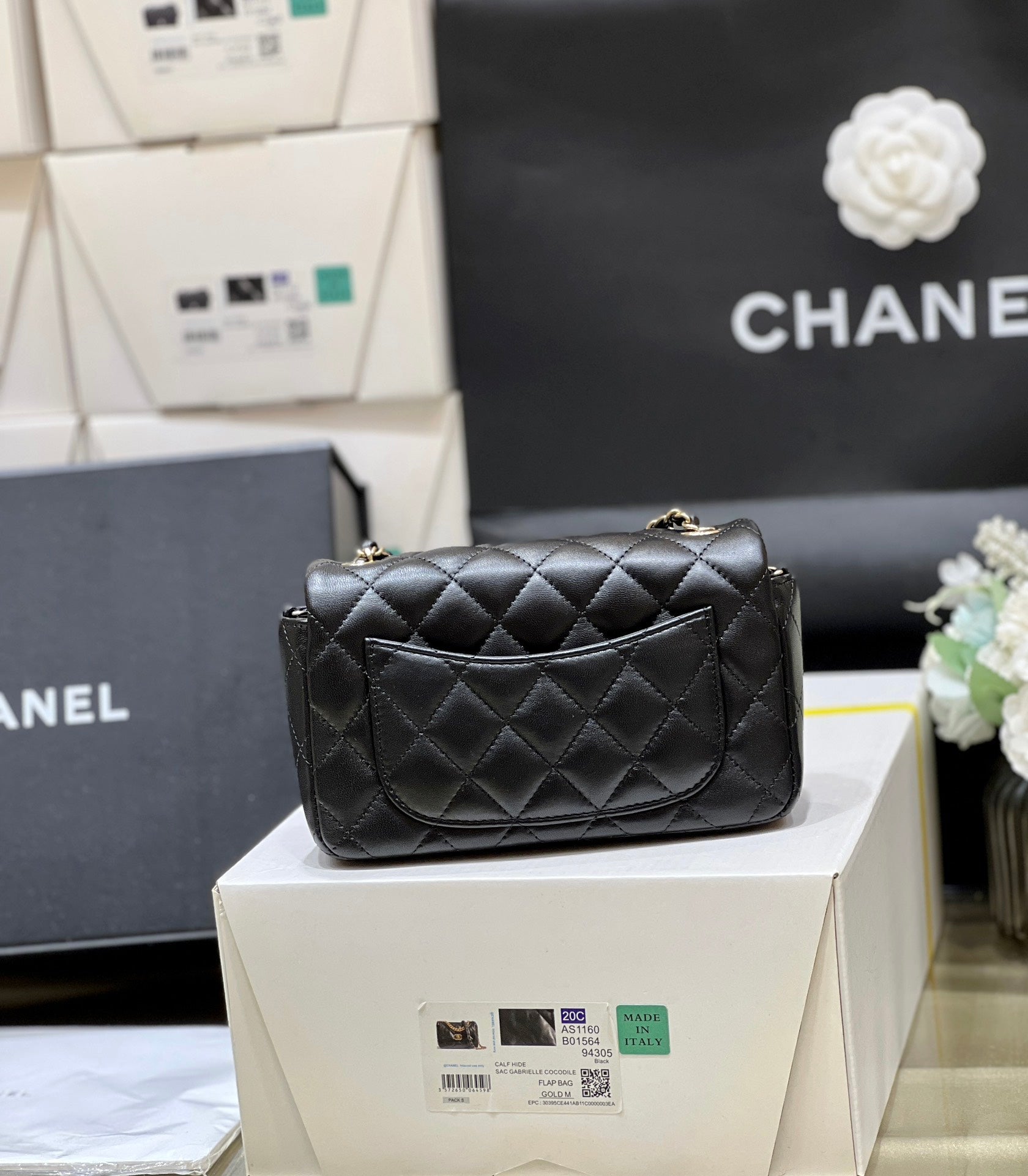 CC 24K MINI SAC À RABAT 18CM CUIR D'AGNEAU NOIR QUINCAILLERIE ARGENTÉE