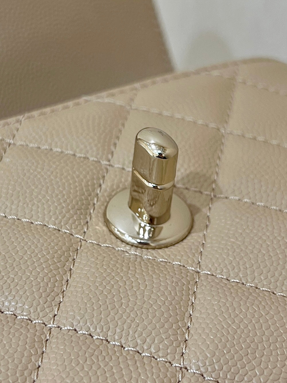 CC 24K COCO HANLE NANO 18CM CUIR DE VEAU GRAINÉ BEIGE QUINCAILLERIE DORÉ