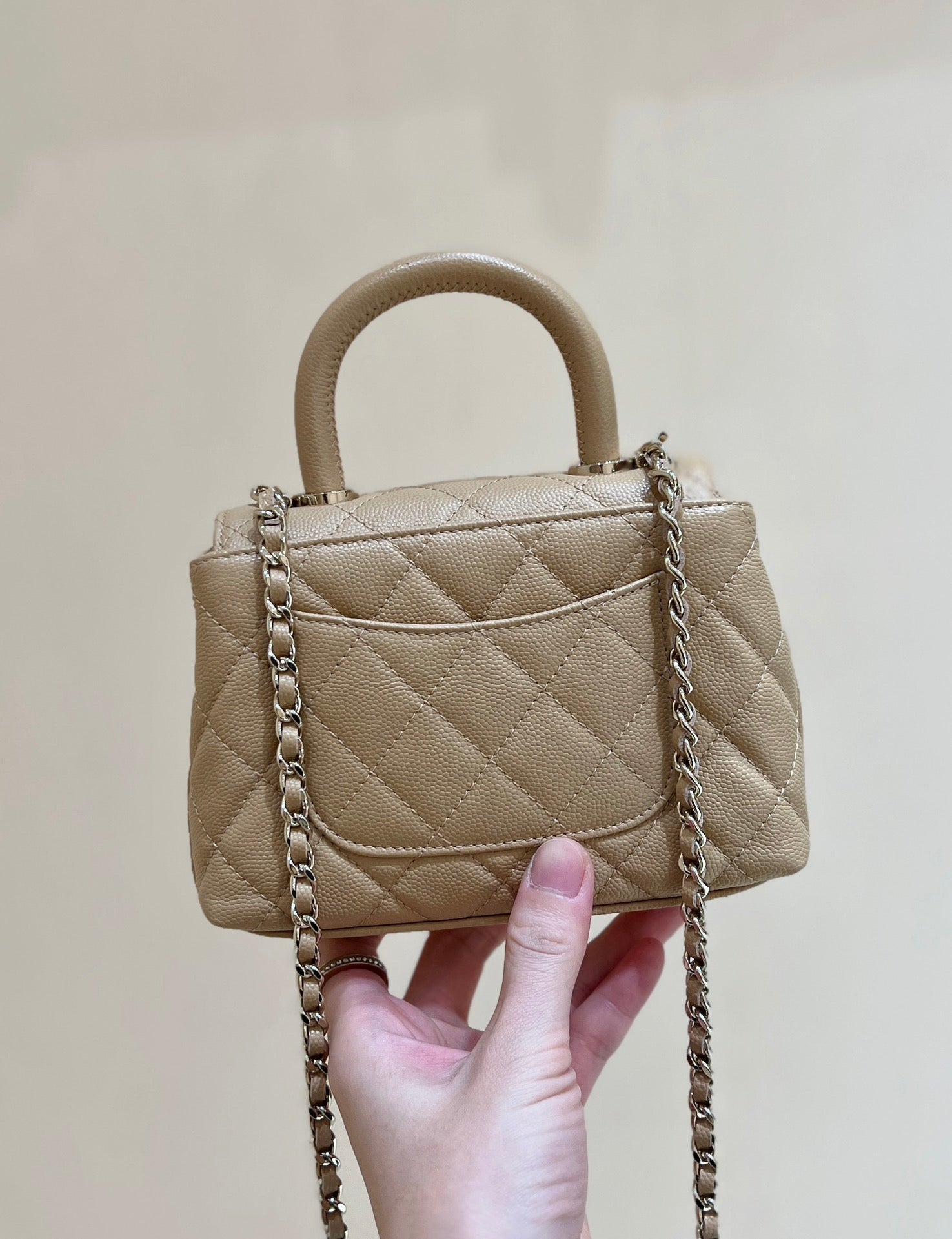 CC 24K COCO HANLE NANO 18CM CUIR DE VEAU GRAINÉ BEIGE QUINCAILLERIE DORÉ