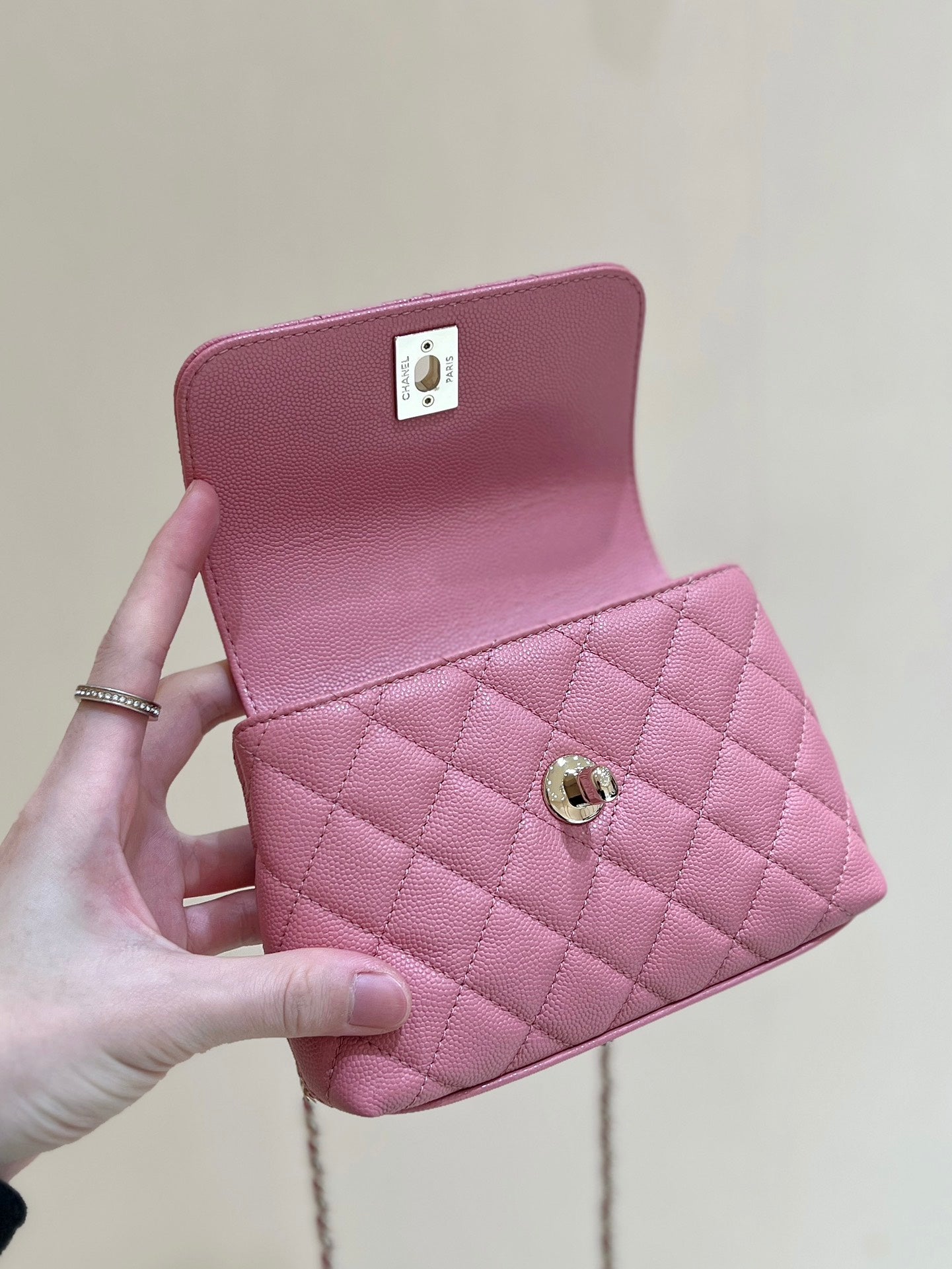CC 24K COCO HANLE NANO 18CM PINK GRAINED CALFSKIN GOLD HARDWARE