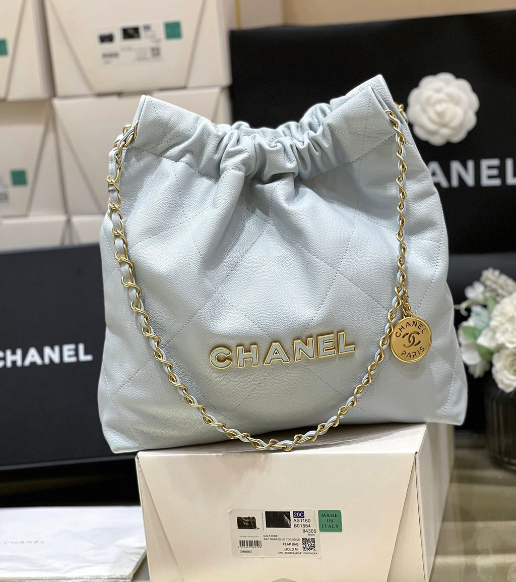 SAC CC 24K HOBO 22 EN CUIR DE VEAU GRAINÉ BLEU NUAGE