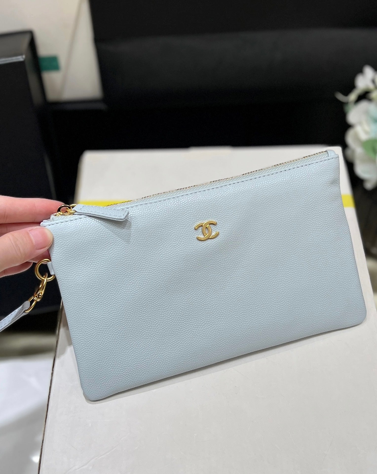 SAC CC 24K HOBO 22 EN CUIR DE VEAU GRAINÉ BLEU NUAGE