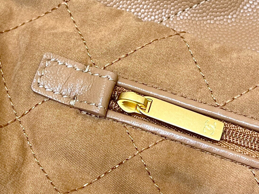 SAC CC HOBO 22 24K EN CUIR DE VEAU GRAINÉ MARRON