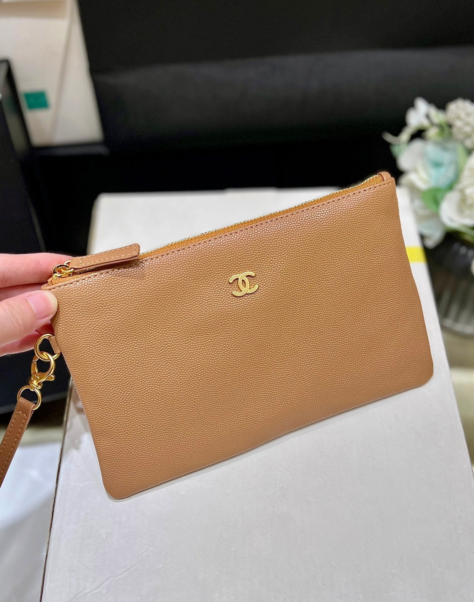 SAC CC HOBO 22 24K EN CUIR DE VEAU GRAINÉ MARRON
