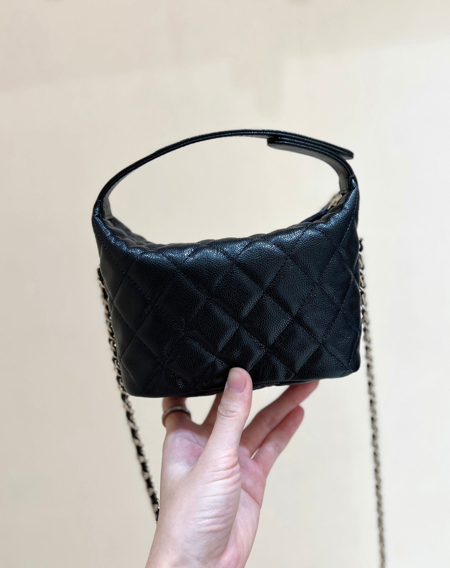SAC HOBO 25C 19CM EN CUIR DE VEAU GRAINÉ NOIR