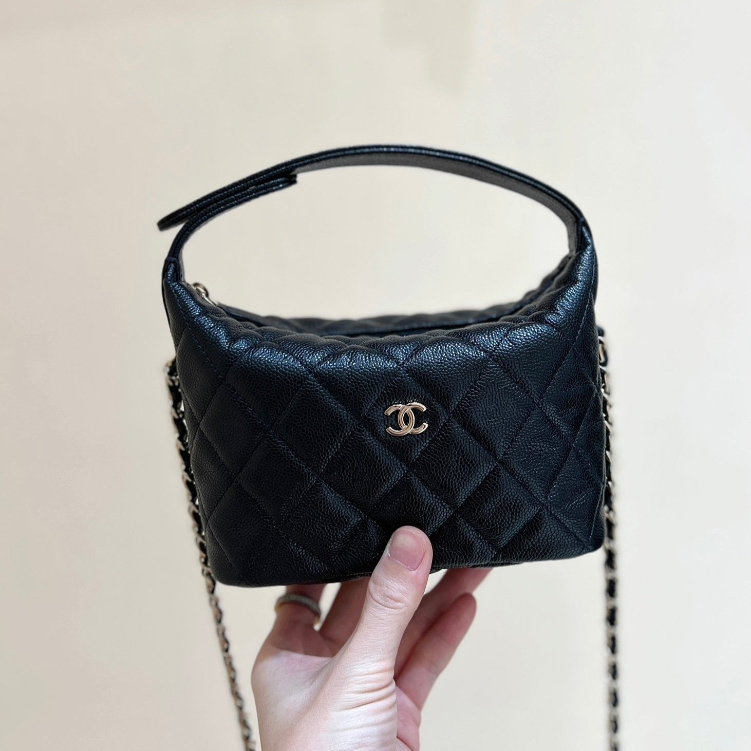 SAC HOBO 25C 19CM EN CUIR DE VEAU GRAINÉ NOIR