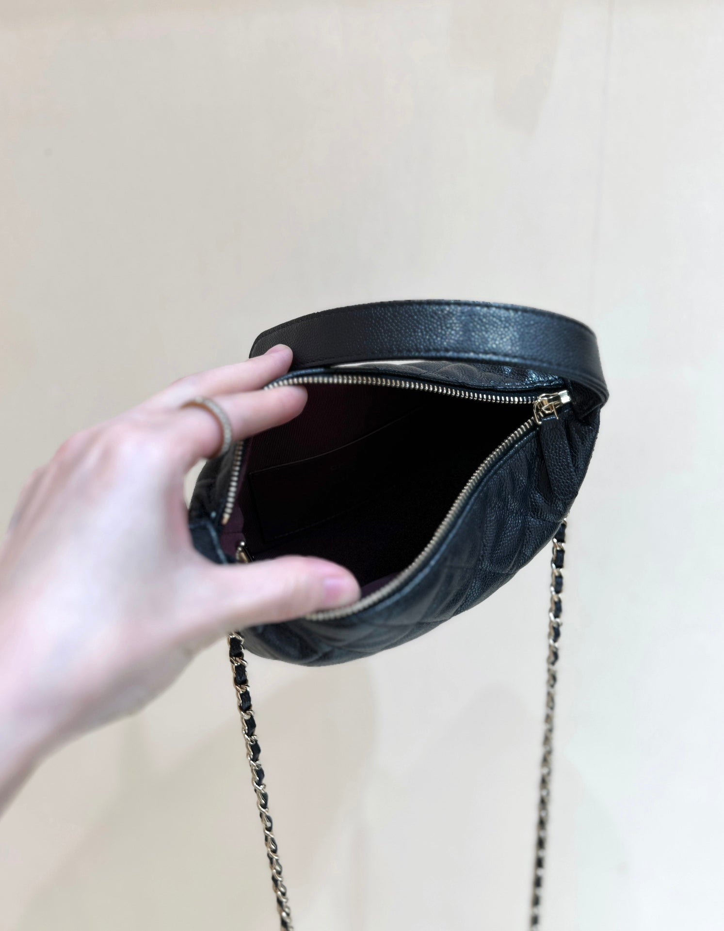 SAC HOBO 25C 19CM EN CUIR DE VEAU GRAINÉ NOIR