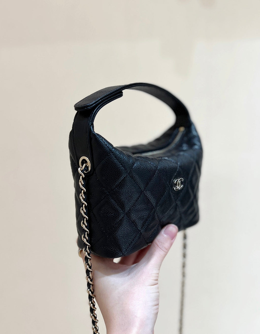 SAC HOBO 25C 19CM EN CUIR DE VEAU GRAINÉ NOIR