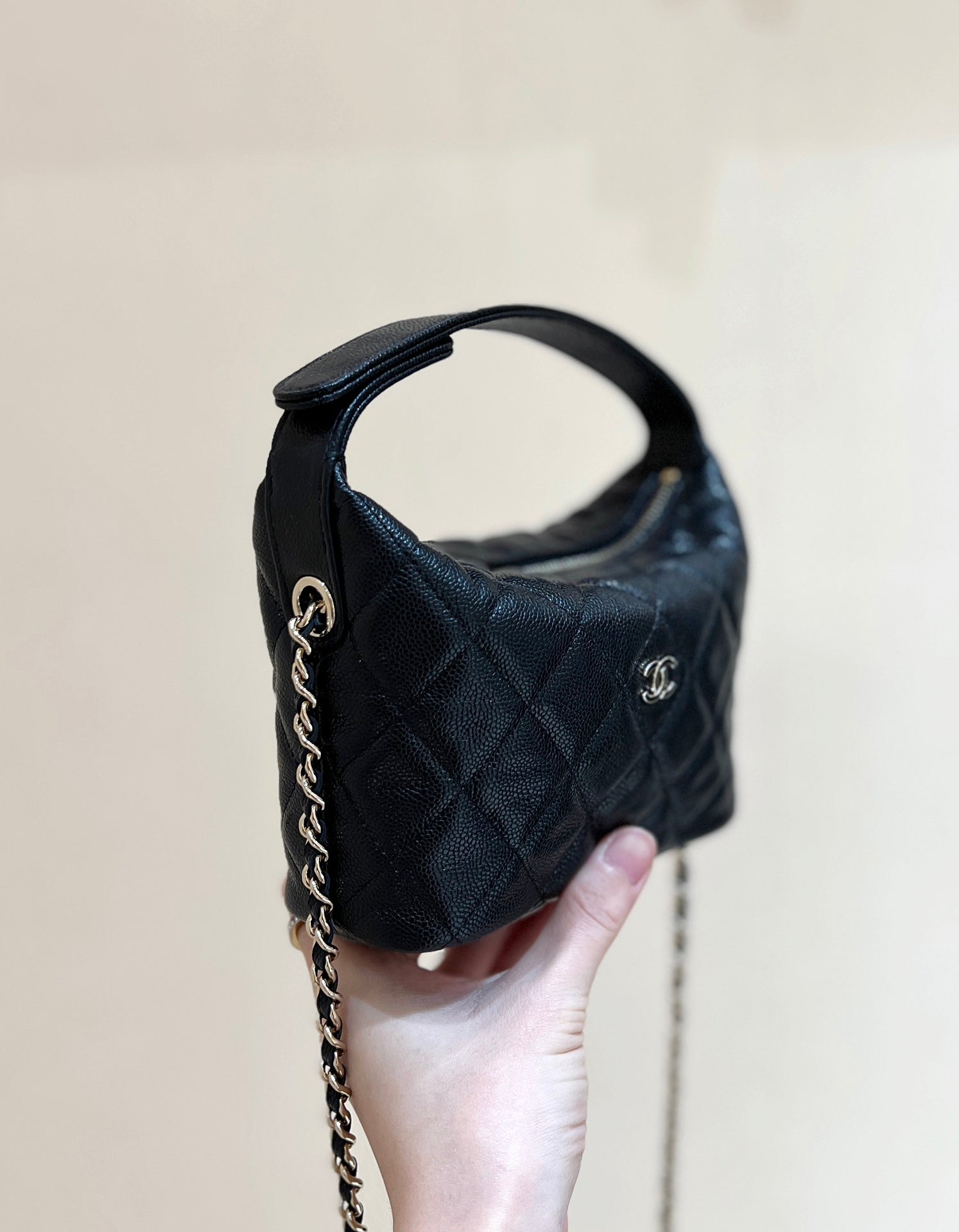 SAC HOBO 25C 19CM EN CUIR DE VEAU GRAINÉ NOIR