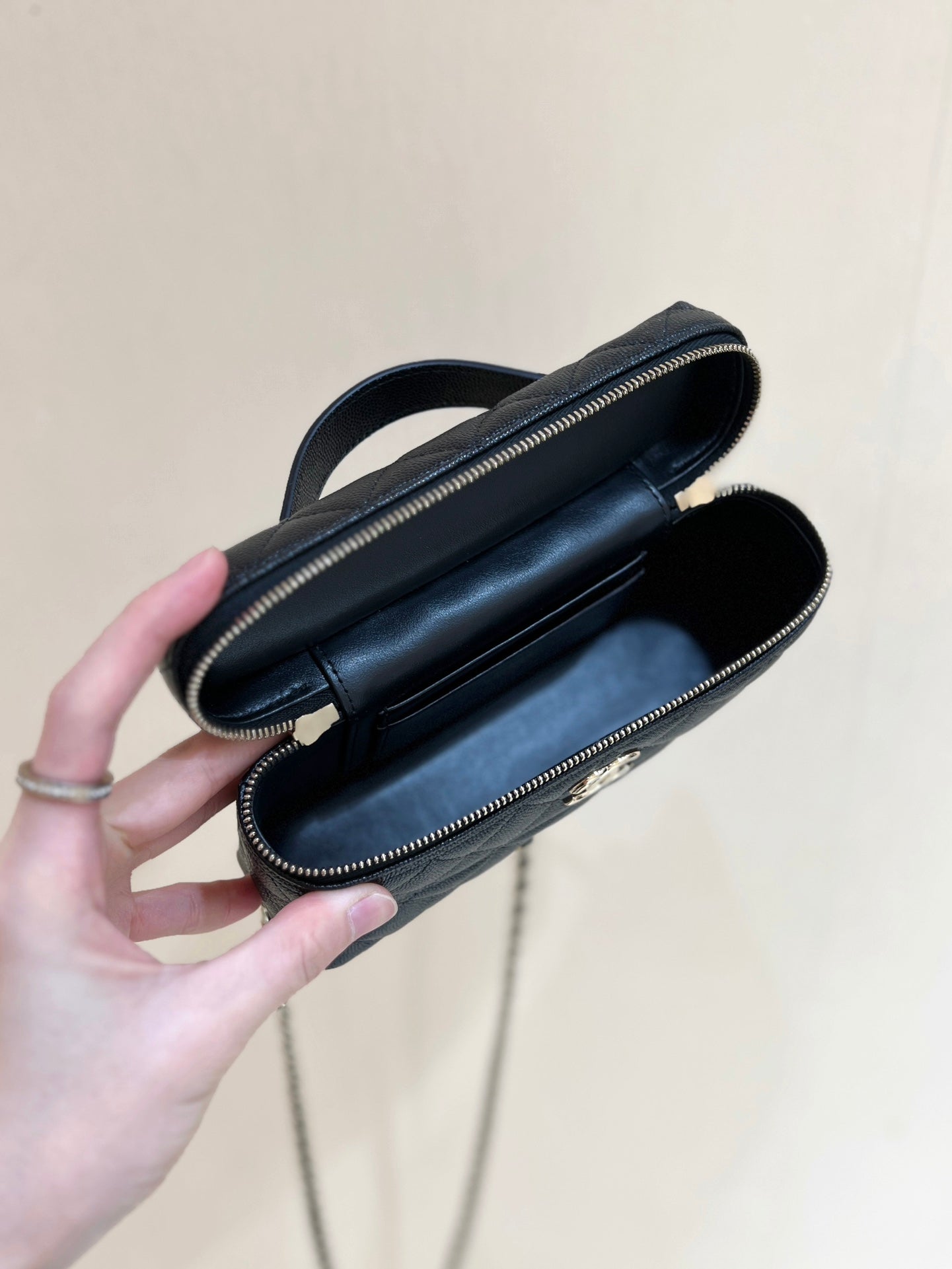 25C VANITY 19CM POIGNÉE SUPÉRIEURE CUIR DE VEAU GRAINÉ NOIR