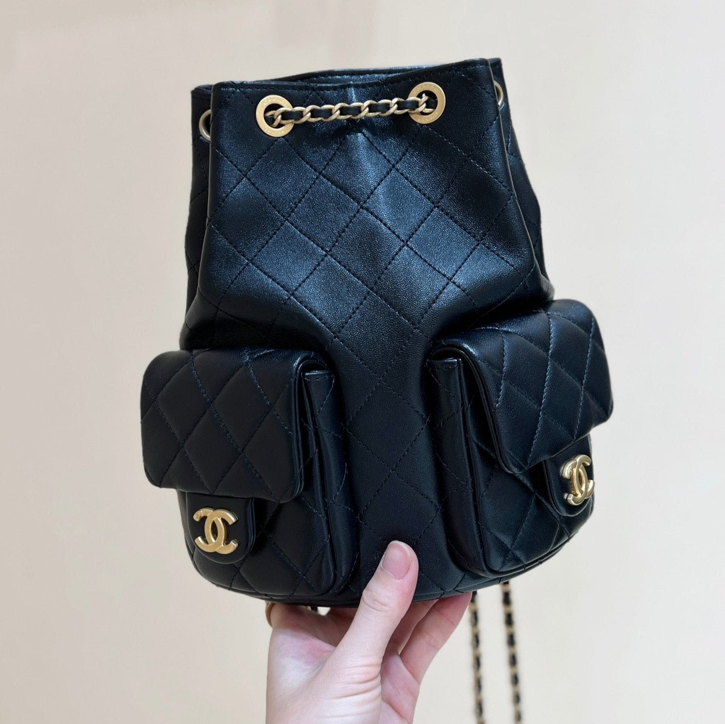SAC À DOS 25C 18CM EN VEAU NOIR QUINCAILLERIE OR