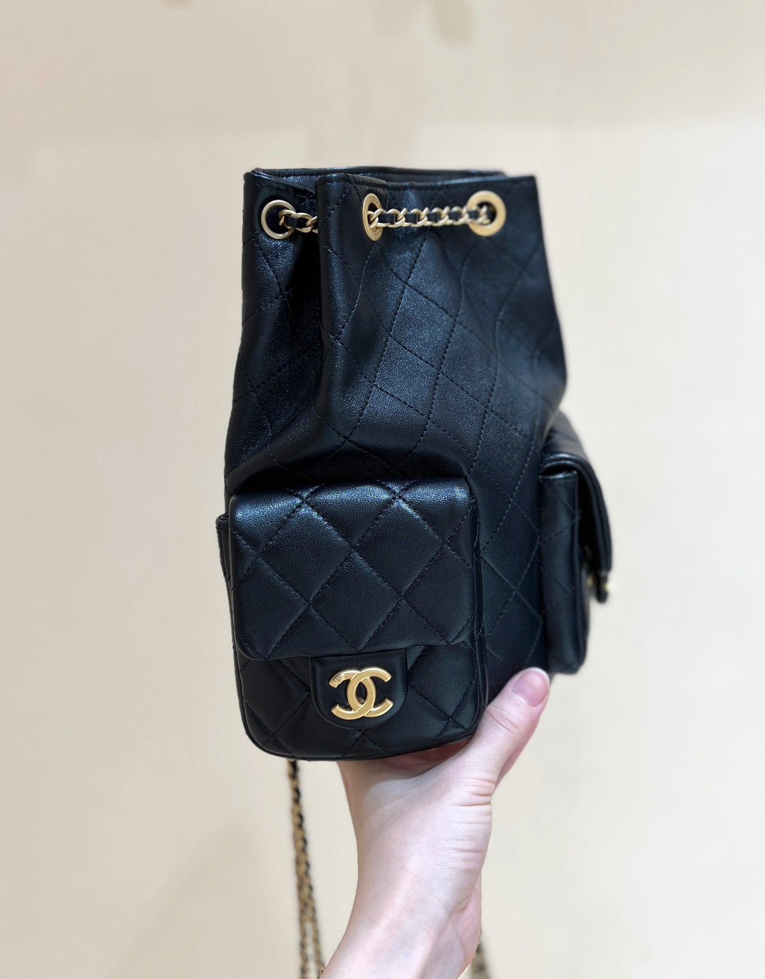 SAC À DOS 25C 18CM EN VEAU NOIR QUINCAILLERIE OR