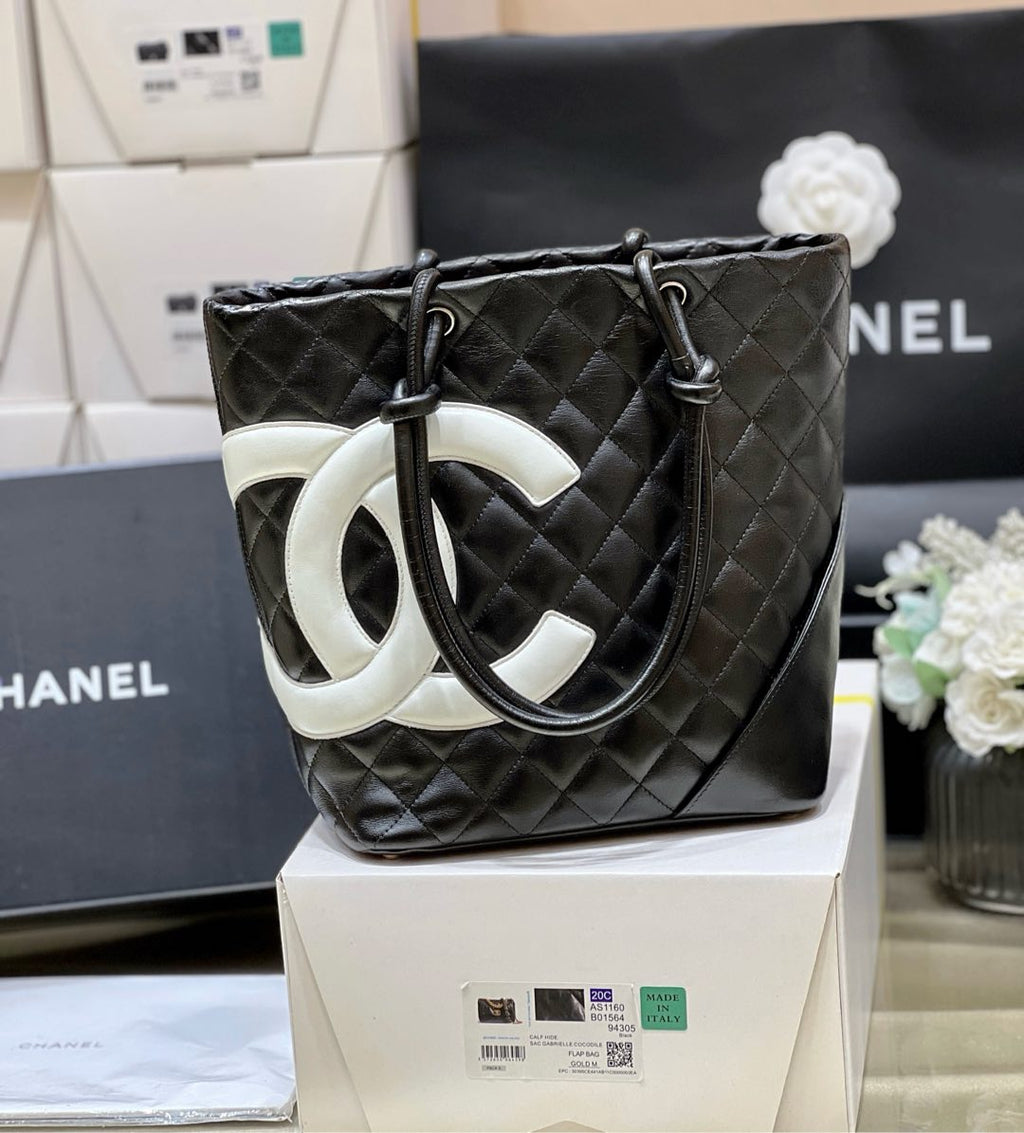 CC CAMBON TOTE 24CM BLACK WHITE QUILTED CALFSIN