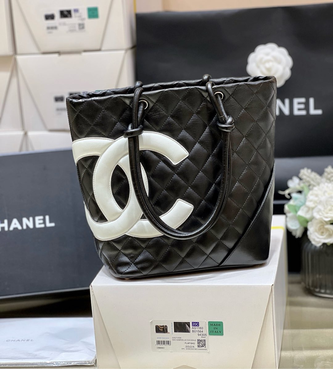 CC CAMBON TOTE 24CM BLACK WHITE QUILTED CALFSIN