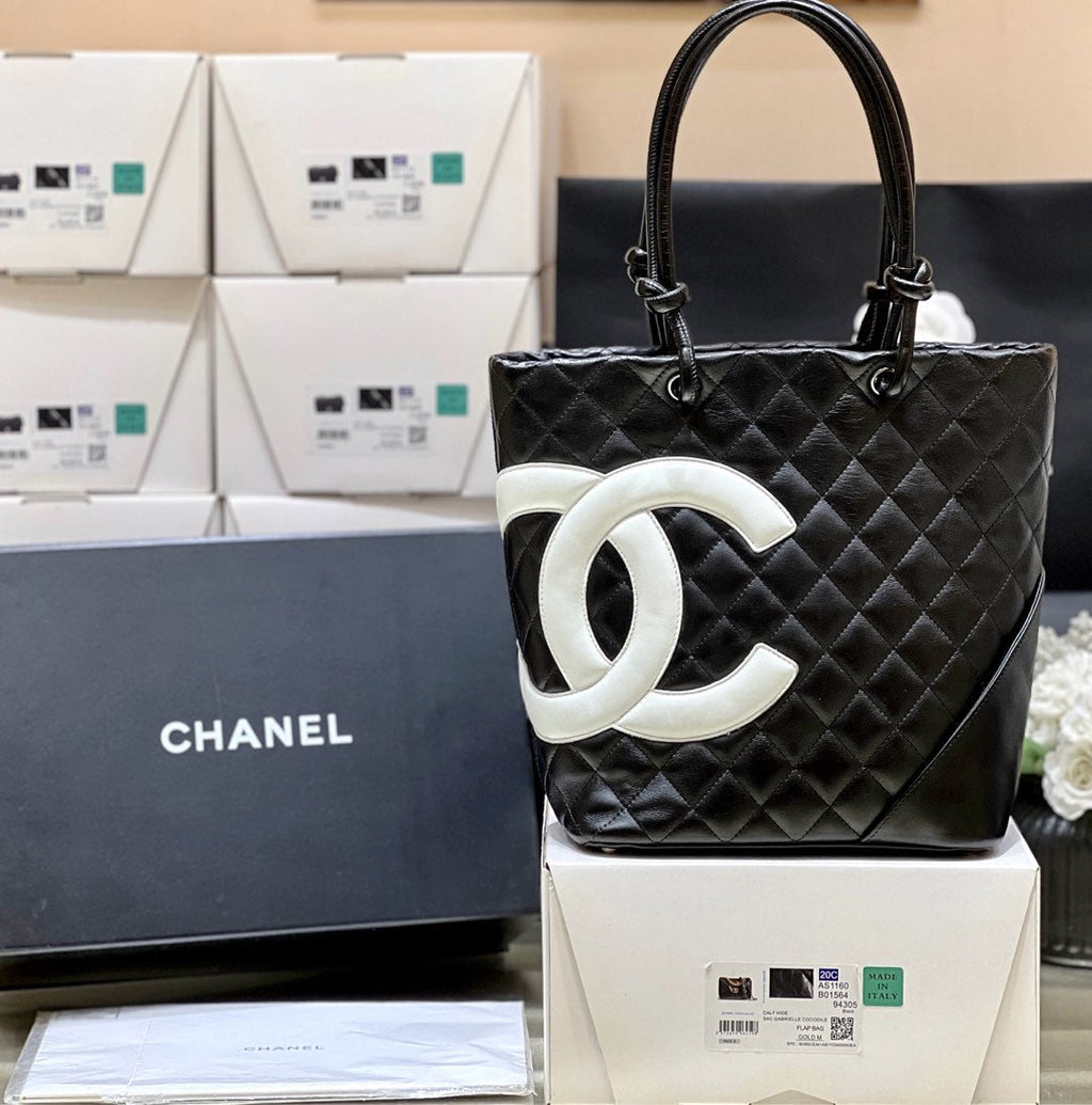 CC CAMBON TOTE 24CM BLACK WHITE QUILTED CALFSIN