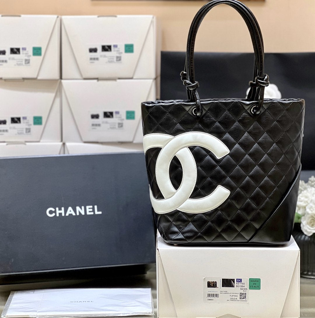 CC CAMBON TOTE 24CM BLACK WHITE QUILTED CALFSIN