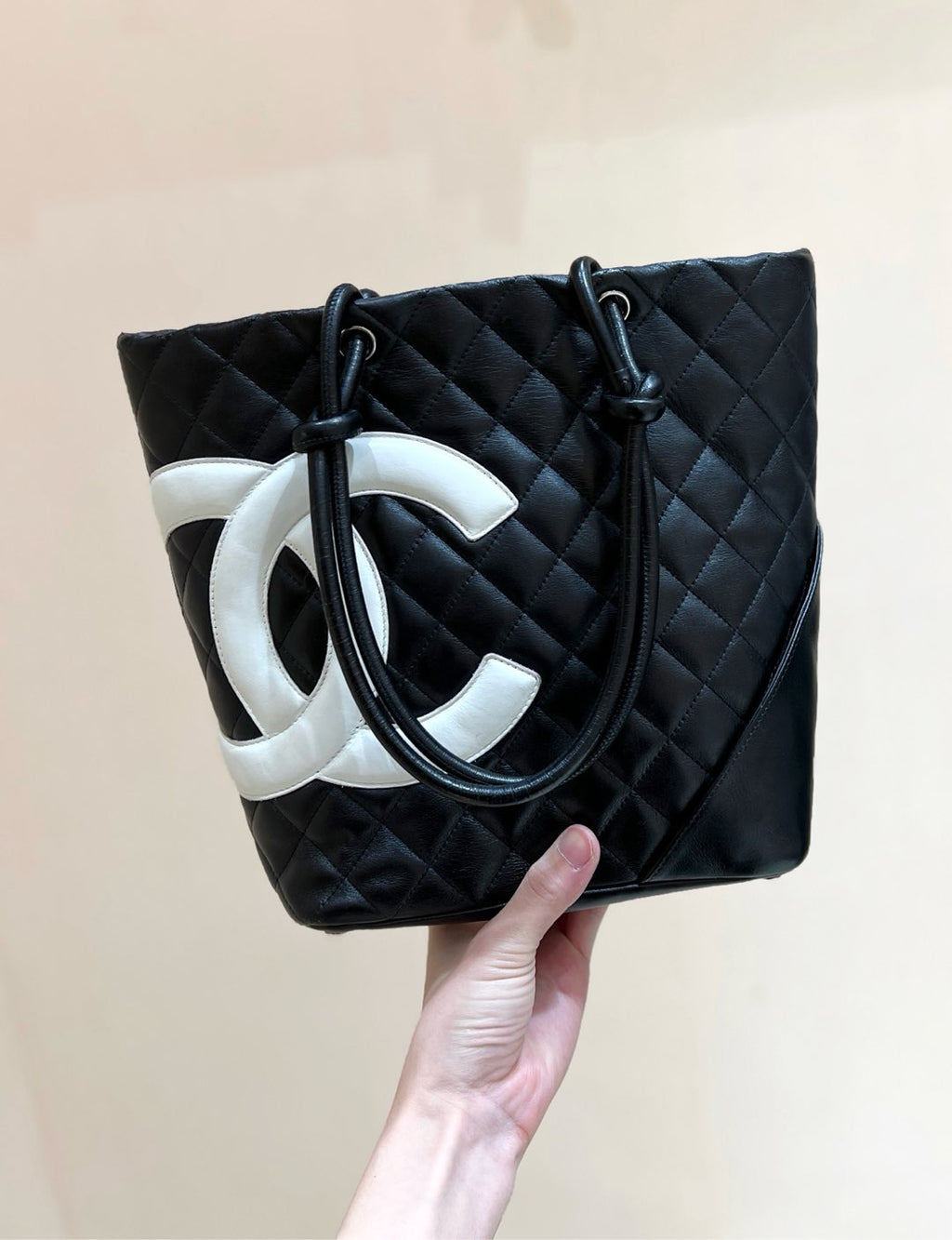 CC CAMBON TOTE 24CM BLACK WHITE QUILTED CALFSIN