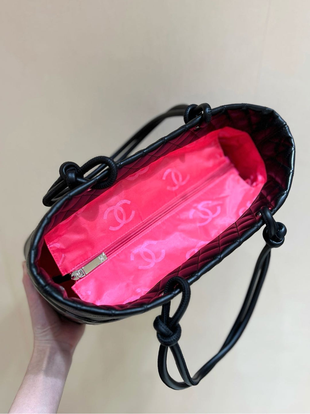 CC CAMBON TOTE 30CM BLACK QUILTED CALFSIN