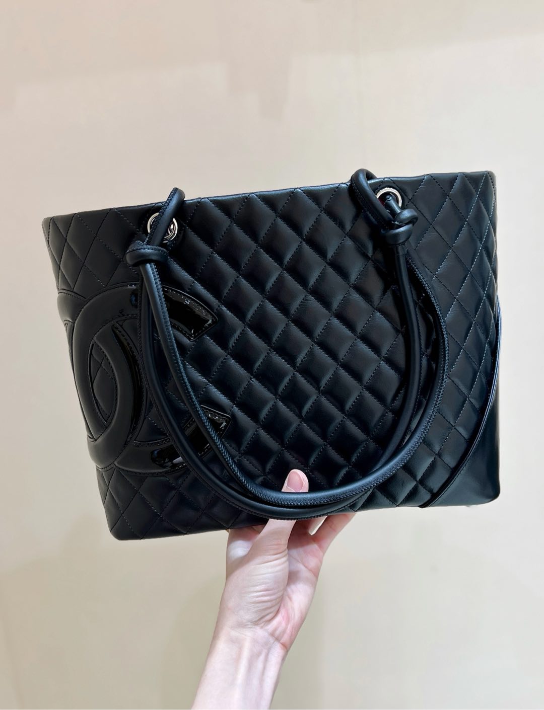 CC CAMBON TOTE 30CM BLACK QUILTED CALFSIN
