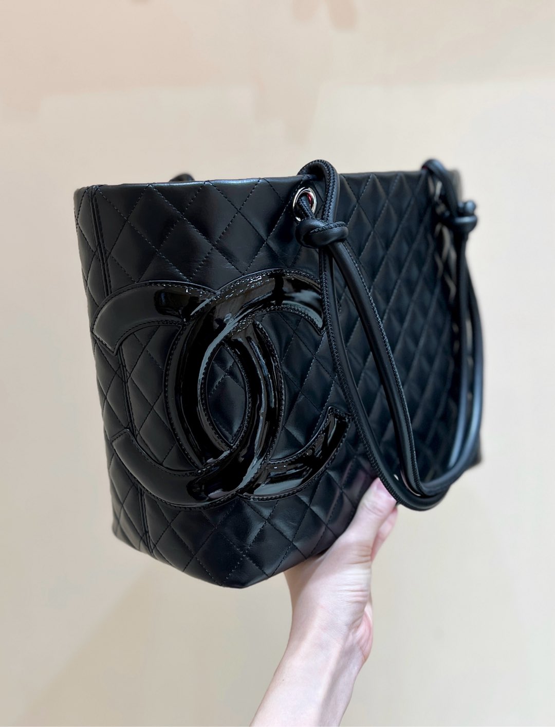 CC CAMBON TOTE 30CM BLACK QUILTED CALFSIN