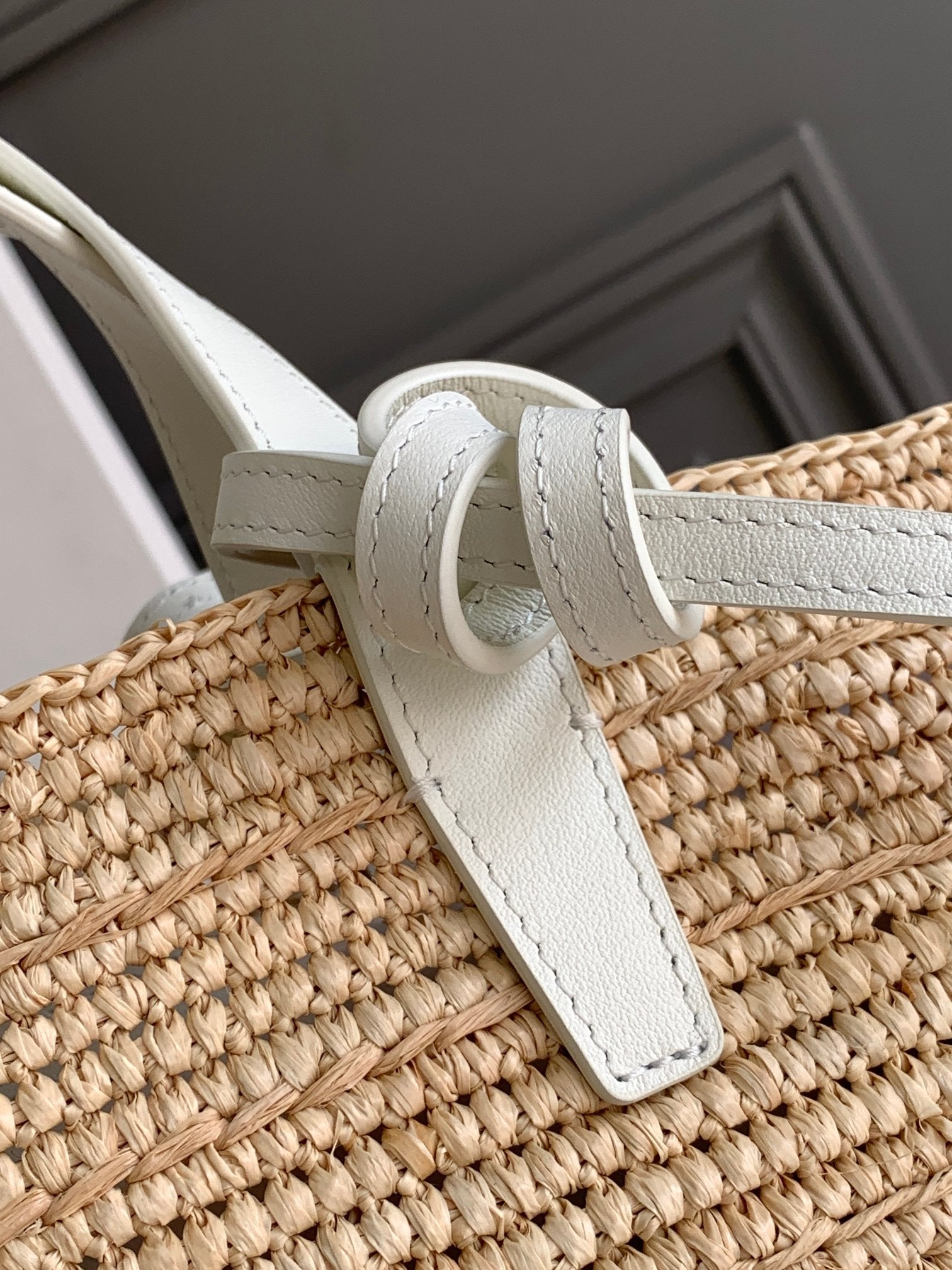 SAC CLASSIQUE ADO SOUPLE 21CM EN RAPHIA CUIR DE VEAU BLANC