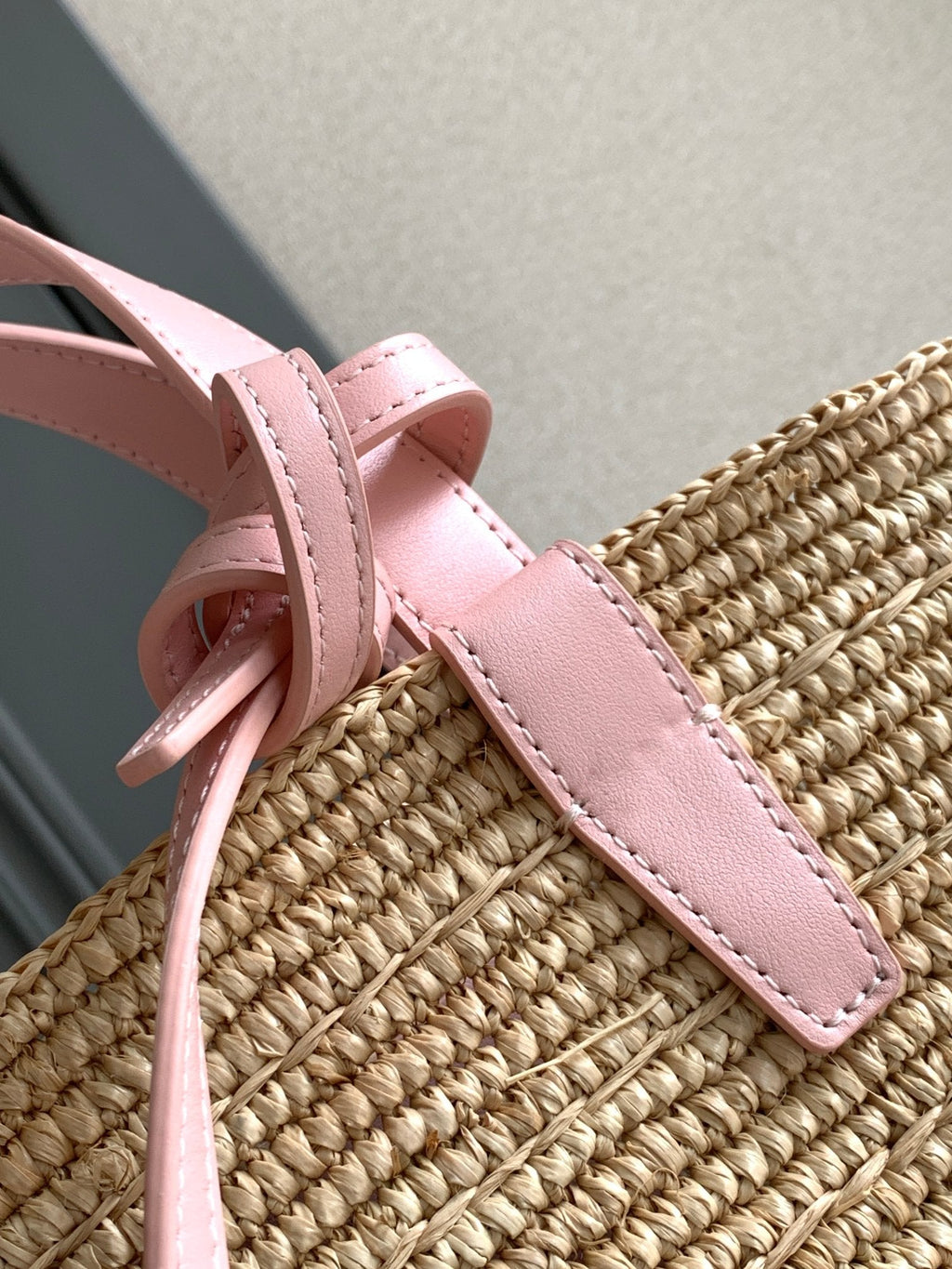 SAC CLASSIQUE ADO SOUPLE 21CM EN CUIR DE VEAU ROSE RAPHIA