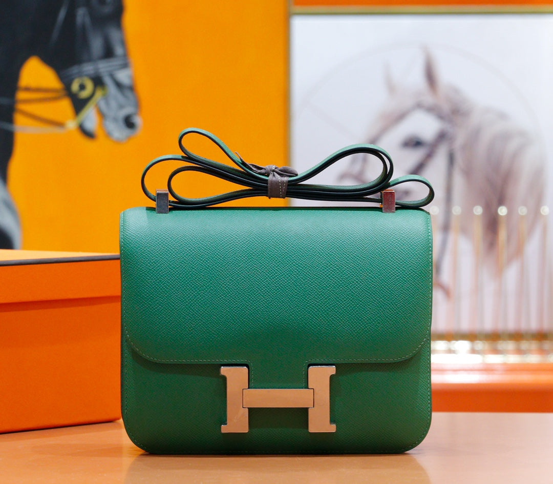 CONSTANCE 24 CUIR EPSOM VERT FONCÉ QUINCAILLERIE ARGENTÉE
