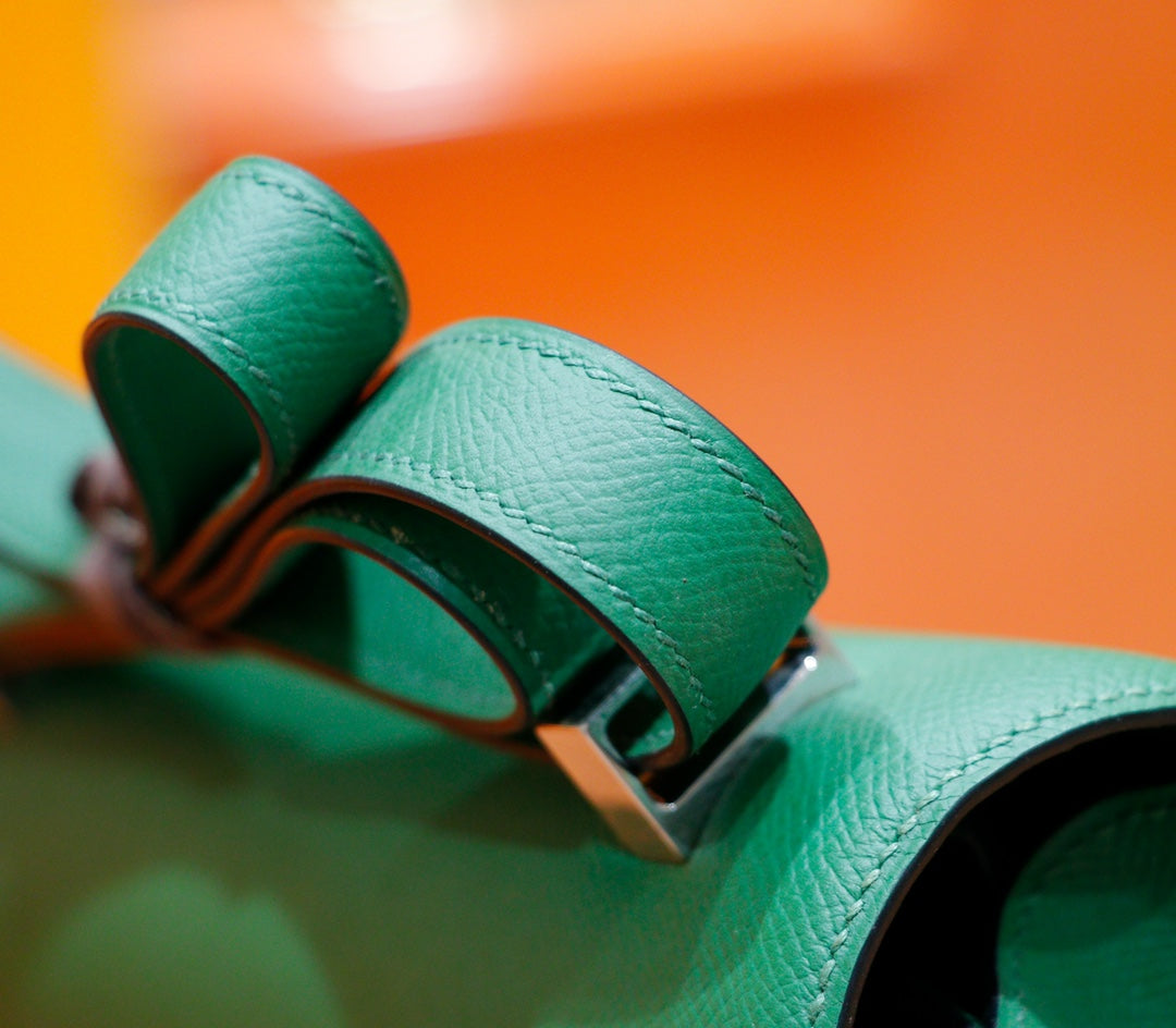 CONSTANCE 24 CUIR EPSOM VERT FONCÉ QUINCAILLERIE ARGENTÉE