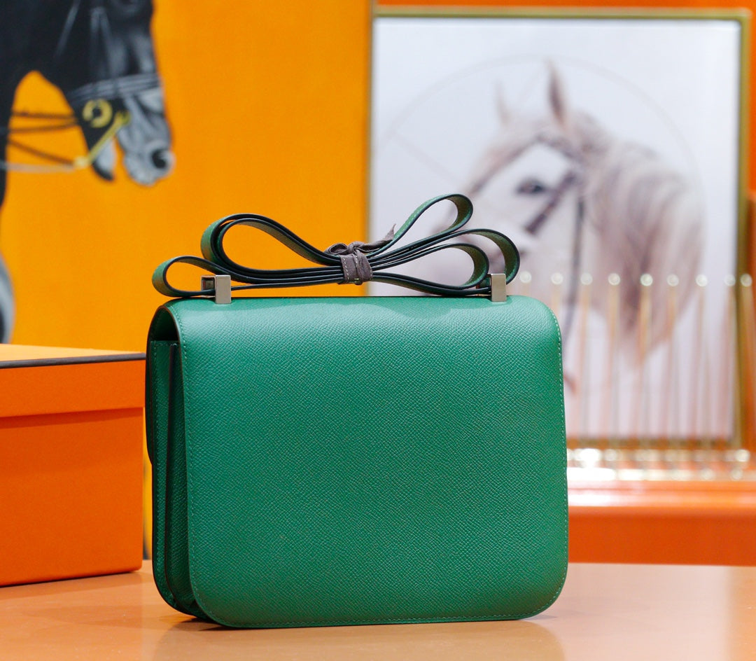 CONSTANCE 24 CUIR EPSOM VERT FONCÉ QUINCAILLERIE ARGENTÉE