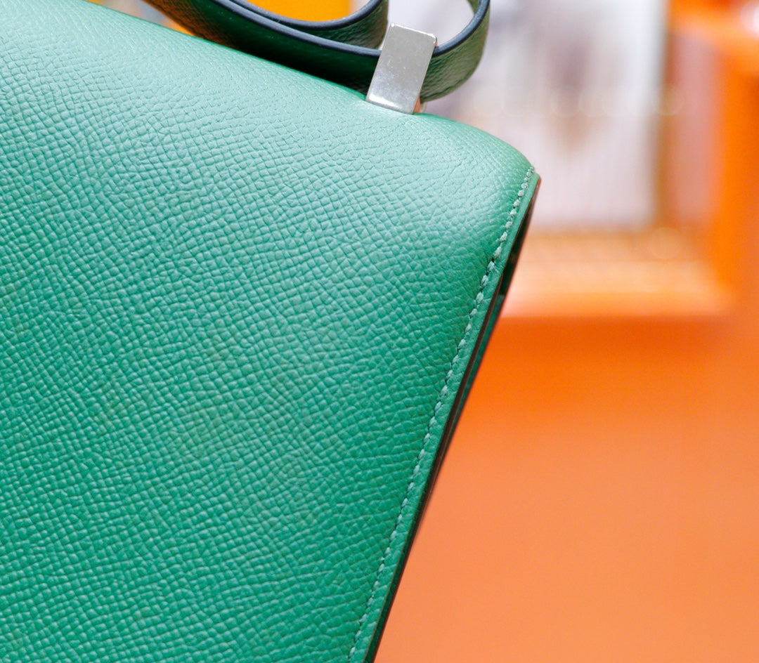 CONSTANCE 24 CUIR EPSOM VERT FONCÉ QUINCAILLERIE ARGENTÉE