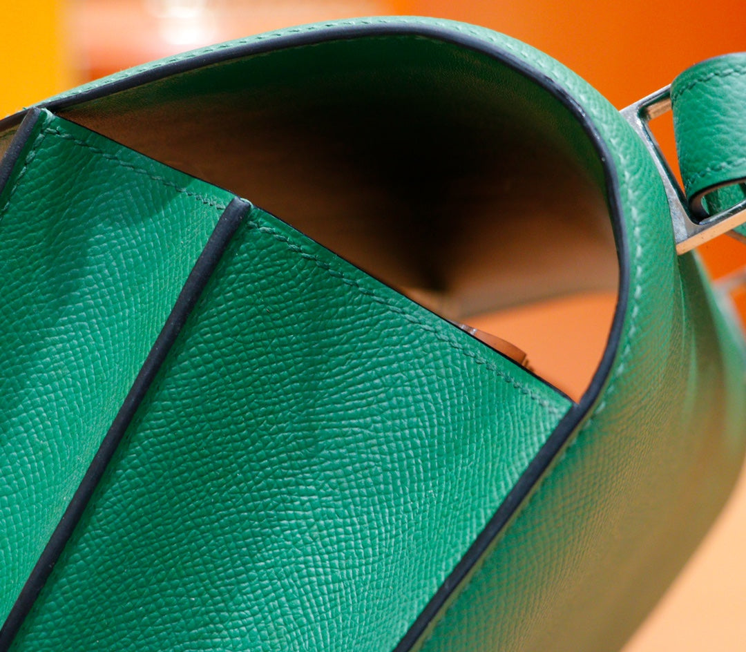 CONSTANCE 24 CUIR EPSOM VERT FONCÉ QUINCAILLERIE ARGENTÉE