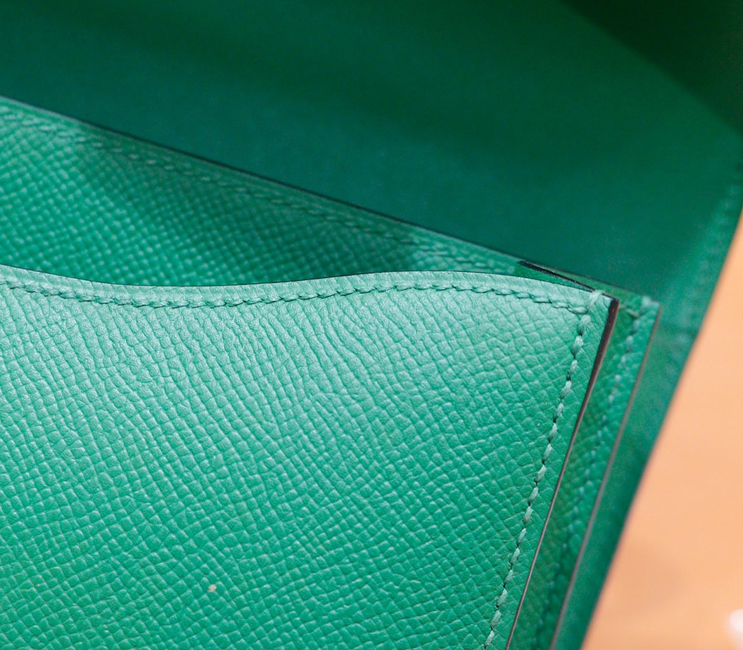 CONSTANCE 24 CUIR EPSOM VERT FONCÉ QUINCAILLERIE ARGENTÉE