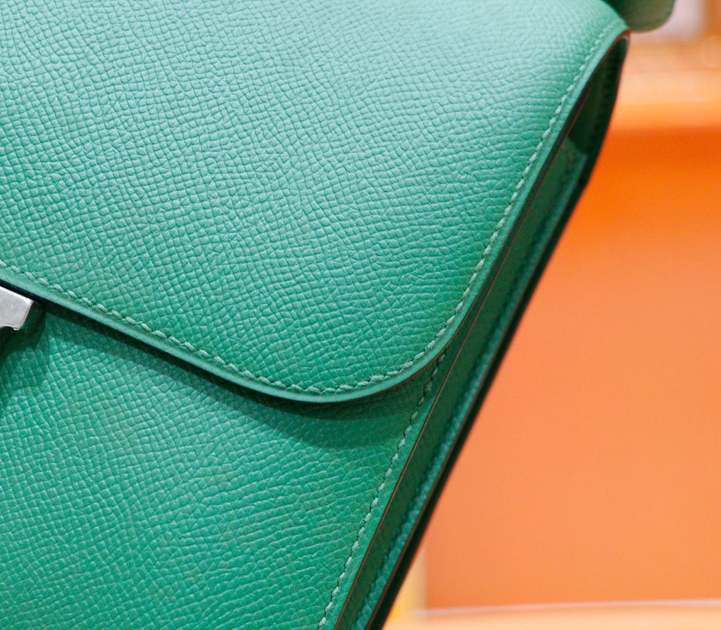 CONSTANCE 24 CUIR EPSOM VERT FONCÉ QUINCAILLERIE ARGENTÉE