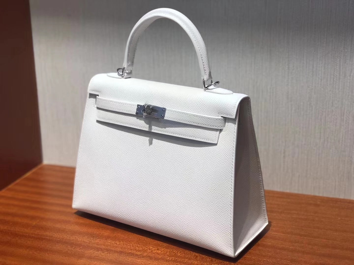 HM KELLY 25CM CUIR EPSOM BLANC PUR QUINCAILLERIE ARGENTÉE