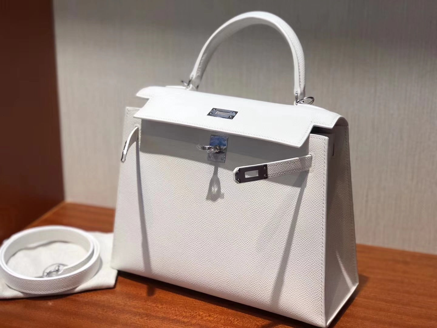 HM KELLY 25CM CUIR EPSOM BLANC PUR QUINCAILLERIE ARGENTÉE