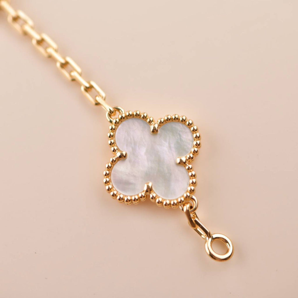 CLOVER  5 MOTIF WHITE MOP BRACELET