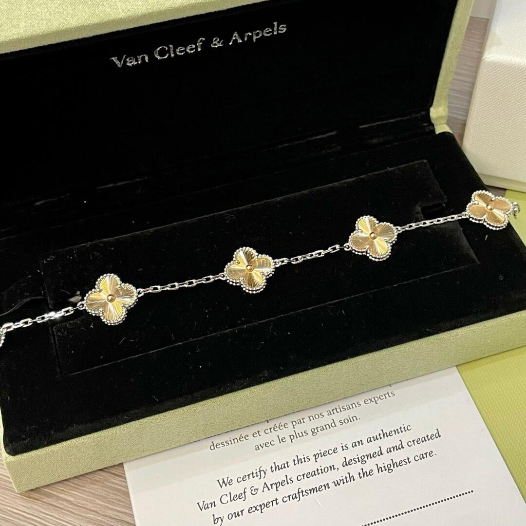 CLOVER  5 MOTIFS  CHRISTMAS LIMITED EDITION BRACELET