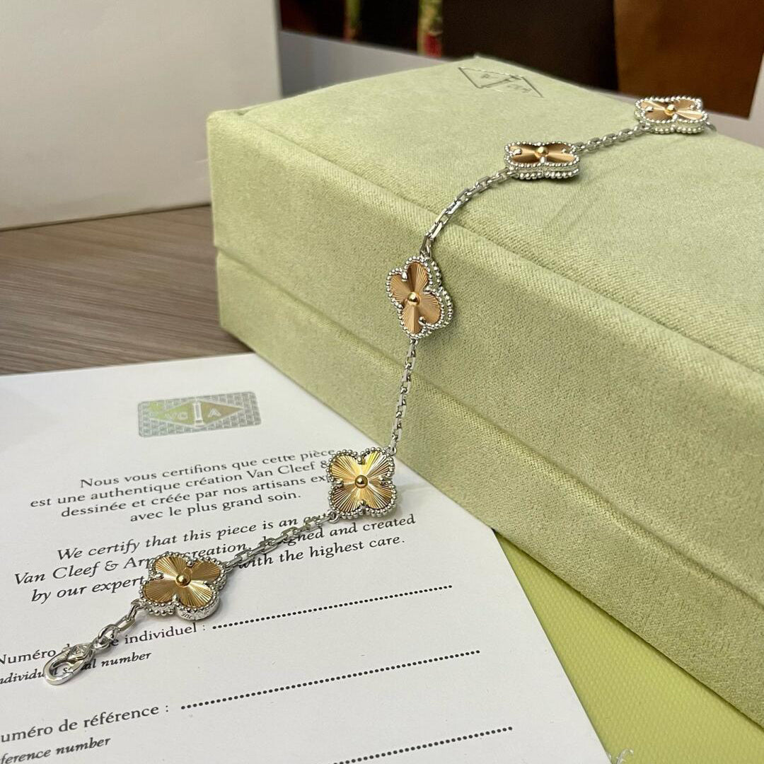 CLOVER  5 MOTIFS  CHRISTMAS LIMITED EDITION BRACELET