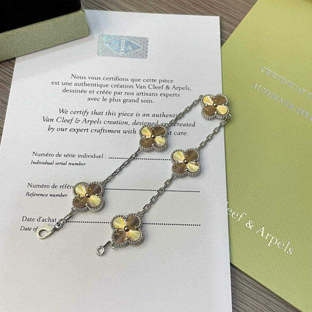 CLOVER  5 MOTIFS  CHRISTMAS LIMITED EDITION BRACELET