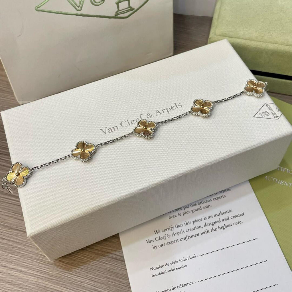 CLOVER  5 MOTIFS  CHRISTMAS LIMITED EDITION BRACELET