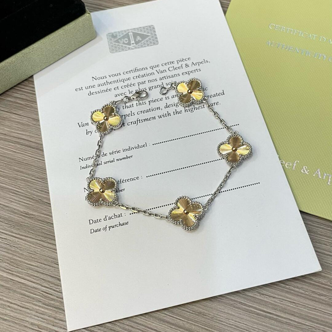 CLOVER  5 MOTIFS  CHRISTMAS LIMITED EDITION BRACELET