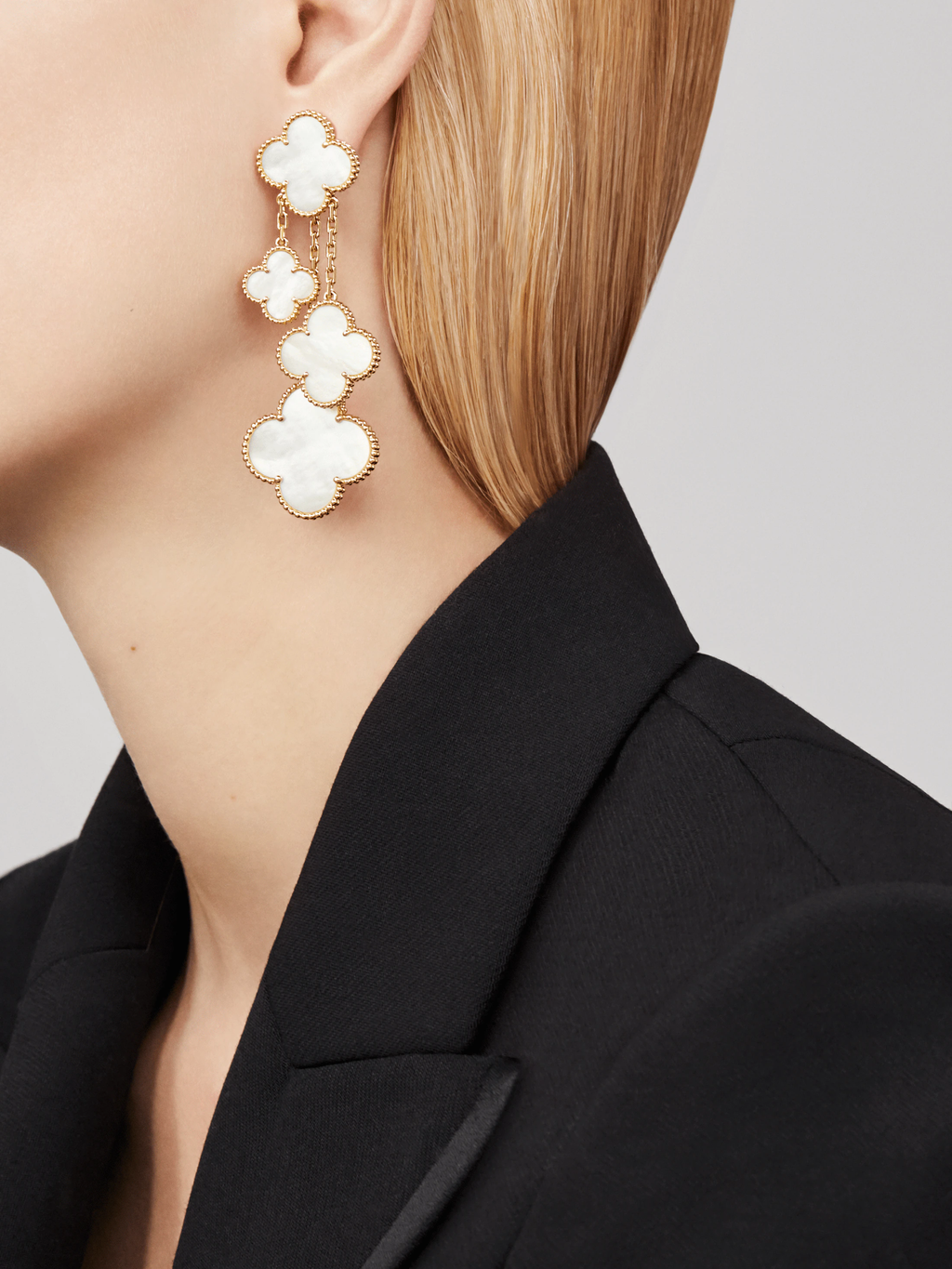 BOUCLES D'OREILLES TRÈFLE NACRE BLANCHE 4 MOTIFS OR