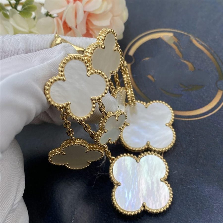 BOUCLES D'OREILLES TRÈFLE NACRE BLANCHE 4 MOTIFS OR