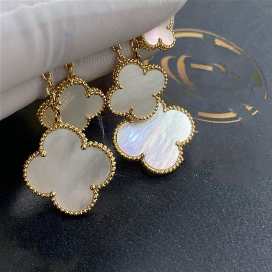 BOUCLES D'OREILLES TRÈFLE NACRE BLANCHE 4 MOTIFS OR
