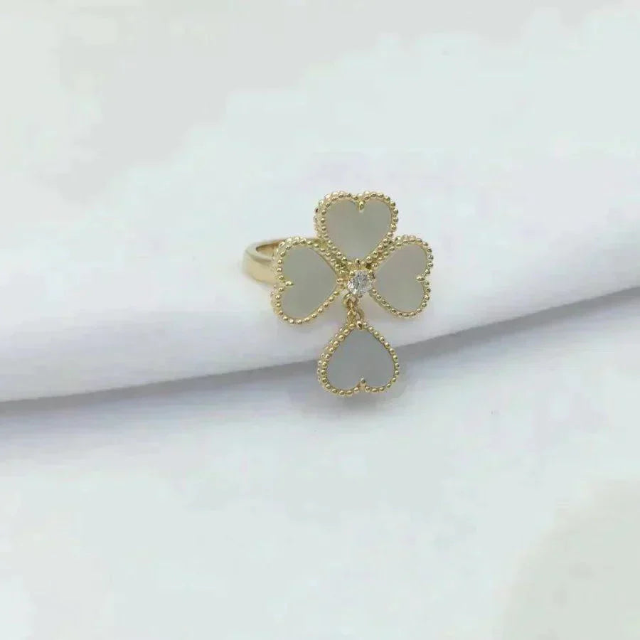 SWEET CLOVER WHITE MOP RING