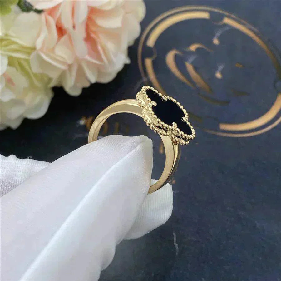 CLOVER ONYX RING
