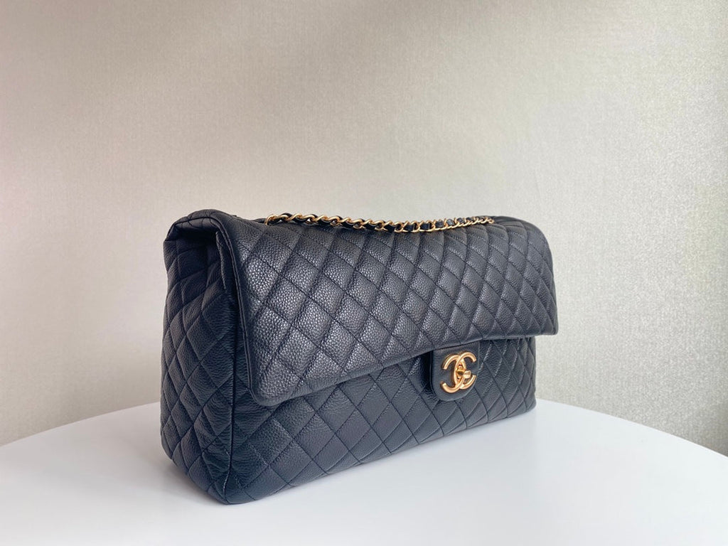 SAC À RABAT 46 CM QUINCAILLERIE DORÉE CUIR DE VEAU NOIR